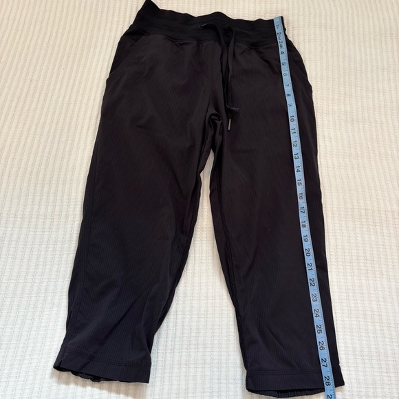 Lululemon Dance Studio Mid-Rise Cropped Pant Lightweight Swift Fabric Size 2 - Picture 14 of 14